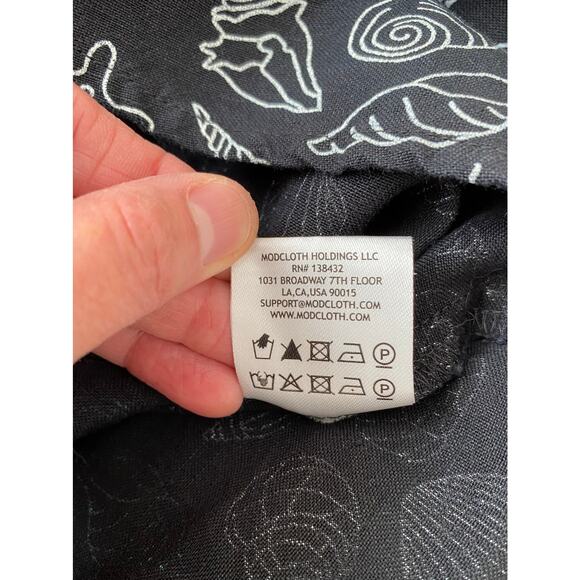 ModCloth Women's Size M Black Linen Blend Sleeveless Seashell Wrap Top - Picture 6 of 7